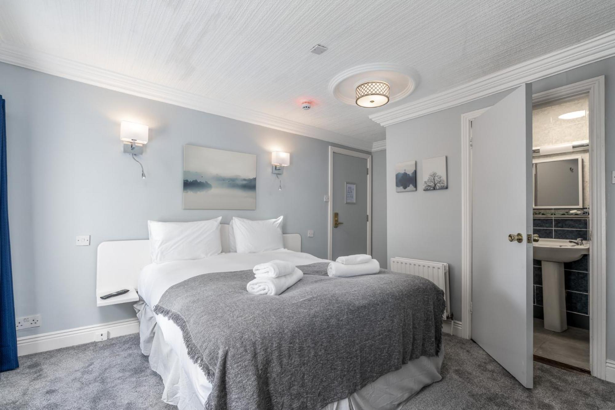The Waterfront Townhouse Accommodation Килкени Екстериор снимка