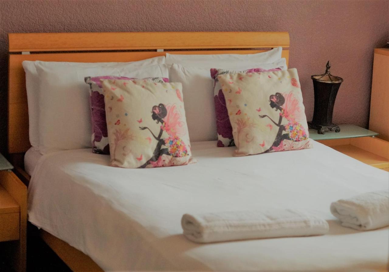 The Waterfront Townhouse Accommodation Килкени Екстериор снимка